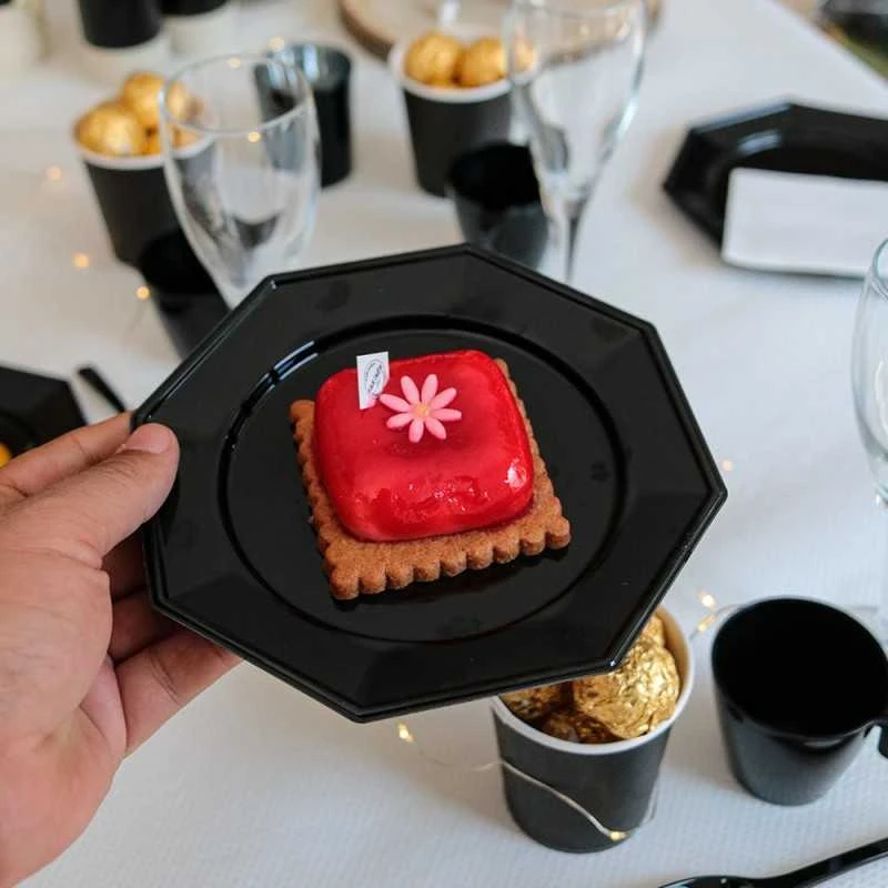 12 Assiettes Octogonales Noires 17,5 Cm 4 12 Assiettes Octogonales Noires 17,5 Cm – Image 2