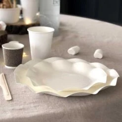 20 Assiettes Pétales 21 Cm Blanches -Vacances Vaisselle Magasin 20 assiettes petale 21cm blanches biodegradables et compostables 3