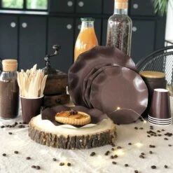 20 Assiettes Pétales 21 Cm Chocolats -Vacances Vaisselle Magasin 20 assiettes petale 21cm chocolat biodegradables et compostables 1