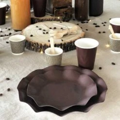 20 Assiettes Pétales 21 Cm Chocolats -Vacances Vaisselle Magasin 20 assiettes petale 21cm chocolat biodegradables et compostables 4