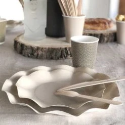 20 Assiettes Pétales 21 Cm Taupes 12 20 Assiettes Pétales 21 Cm Taupes -Vacances Vaisselle Magasin 20 assiettes petale 21cm taupe bio et compostables 1 4