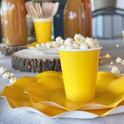 20 Assiettes Pétales 27 Cm Jaunes -Vacances Vaisselle Magasin 20 assiettes petale 27cm jaune biodegradables et compostables 3