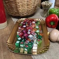 25 Plateaux En Carton Dorés 19 X 28 Cm -Vacances Vaisselle Magasin 25 plateaux en carton dores 19 cm x 28 cm 3