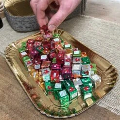 25 Plateaux En Carton Dorés 19 X 28 Cm -Vacances Vaisselle Magasin 25 plateaux en carton dores 19 cm x 28 cm 4