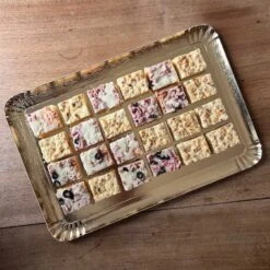 25 Plateaux Traiteur Or 42 X 28 Cm -Vacances Vaisselle Magasin 25 plateaux traiteur or 42 x 28 cm 2