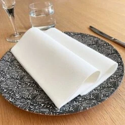 25 Serviettes Non-tissées Blanc Premium 40 Cm Table'Colors -Vacances Vaisselle Magasin 25 serviettes non tisse luxe blanches 40 x 40 cm 1