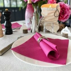 25 Serviettes Non-tissées Fuchsia Premium 40 Cm Table'Colors 9 25 Serviettes Non-tissées Fuchsia Premium 40 Cm Table'Colors -Vacances Vaisselle Magasin 25 serviettes non tisse luxe fuchsia 40 x 40cm 2