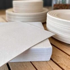 25 Serviettes Non-tissées Gris Perle Premium 40 Cm Table'Colors -Vacances Vaisselle Magasin 25 serviettes non tisse luxe gris perle 40 x 40cm 3