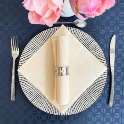 25 Serviettes Non-tissées Ivoire Premium 40 Cm Table'Colors 9 25 Serviettes Non-tissées Ivoire Premium 40 Cm Table'Colors -Vacances Vaisselle Magasin 25 serviettes non tisse luxe ivoire 40 x 40 cm 2