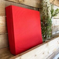 20 Serviettes Non-tissées Rouge Premium 40 Cm Table'Colors -Vacances Vaisselle Magasin 25 serviettes non tisse luxe rouge 40 x 40cm 1