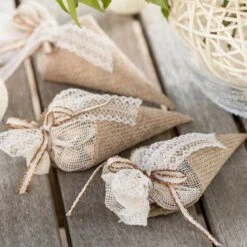 4 Cornets En Jute Naturelle Et Dentelle 7 4 Cornets En Jute Naturelle Et Dentelle -Vacances Vaisselle Magasin 4 cornets en jute naturelle et dentelle 2