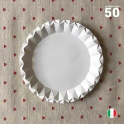 50 Assiettes Carton Blanc Design 18 Cm -Vacances Vaisselle Magasin assiette carton blanc design 18cm par 50 2