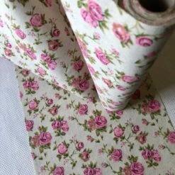 Chemin De Table En Lin Décor Deroses 5 M -Vacances Vaisselle Magasin chemin de table en lin decor de roses 5 metres 2