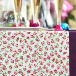 Chemin De Table Non-tissé Avec Roses 5 M 10 Chemin De Table Non-tissé Avec Roses 5 M -Vacances Vaisselle Magasin chemin de table liberty 5 metres 3