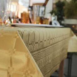 Nappe En Papier Damassé Doré 20 M 10 Nappe En Papier Damassé Doré 20 M -Vacances Vaisselle Magasin nappe en papier damasse or 20 metres 3