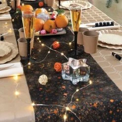 Pack 1 Nappe En Damassé Or + Chemin De Table étoiles -Vacances Vaisselle Magasin pack 1 nappe damasse or 8 tortillons pailletes noirs 4