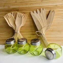 Pack 2 X 100 Couverts Bois + 4 Salières Vertes -Vacances Vaisselle Magasin pack 2 x 100 couverts bois 4 salieres vertes 1