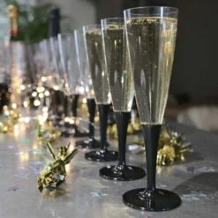 Pack 20 Flûtes à Pied Premium Noires + 22 Boules Scintillantes 6 Pack 20 Flûtes à Pied Premium Noires + 22 Boules Scintillantes -Vacances Vaisselle Magasin pack 20 flutes a pied premium noires 22 boules scintillantes 1