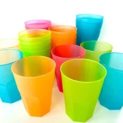 Pack 24 Verres 4 Couleurs Cocktail 42 Cl -Vacances Vaisselle Magasin pack 24 verres 4 couleurs cocktail 42 cl 12