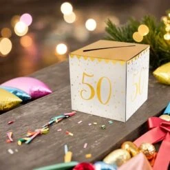 Tirelire Carton Blanche Et Or Métallisé 50 Ans -Vacances Vaisselle Magasin product 197