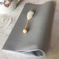 50 Serviettes élégance Non-tissées Gris Béton 40 X 40 Cm 9 50 Serviettes élégance Non-tissées Gris Béton 40 X 40 Cm -Vacances Vaisselle Magasin serviette en non tisse gris beton 40 x 40cm 3