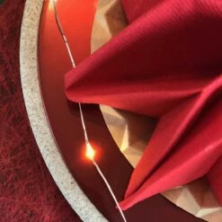 50 Serviettes élégance Non-tissées Rouge 40 X 40 Cm -Vacances Vaisselle Magasin serviette en non tisse rouge 40 x 40cm 7